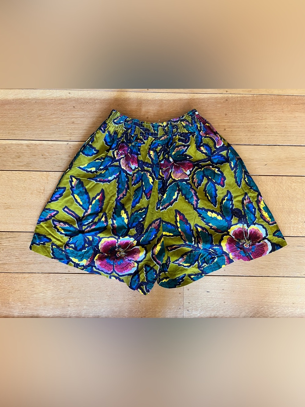 1970s Kenzo Olive Green Floral High-Waist Shorts Size Medium